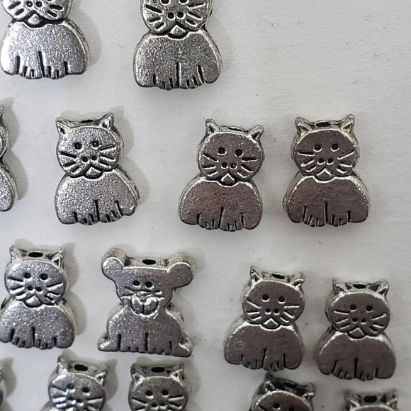 17 Cat Beads And 1 Mouse Bead - Picture 3 of 8